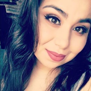 Meet your Posher, Alejandra